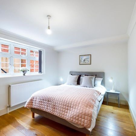 Redhill Town Centre Apartment By Livingo Экстерьер фото