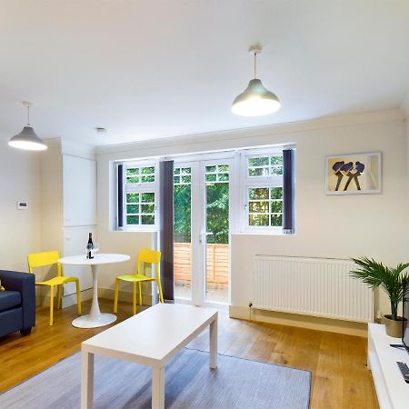 Redhill Town Centre Apartment By Livingo Экстерьер фото