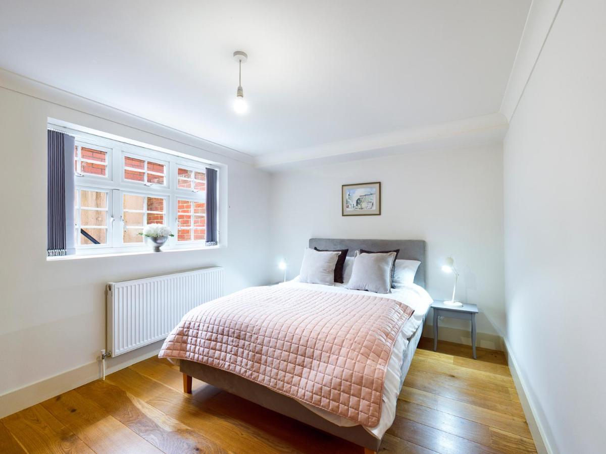 Redhill Town Centre Apartment By Livingo Экстерьер фото