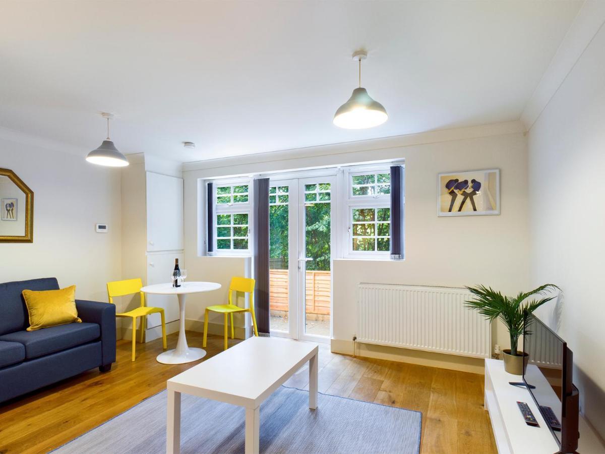 Redhill Town Centre Apartment By Livingo Экстерьер фото