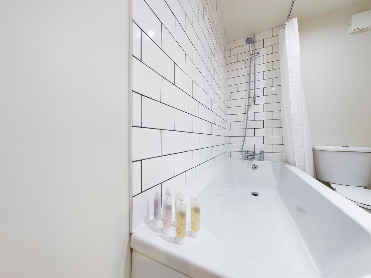 Redhill Town Centre Apartment By Livingo Экстерьер фото