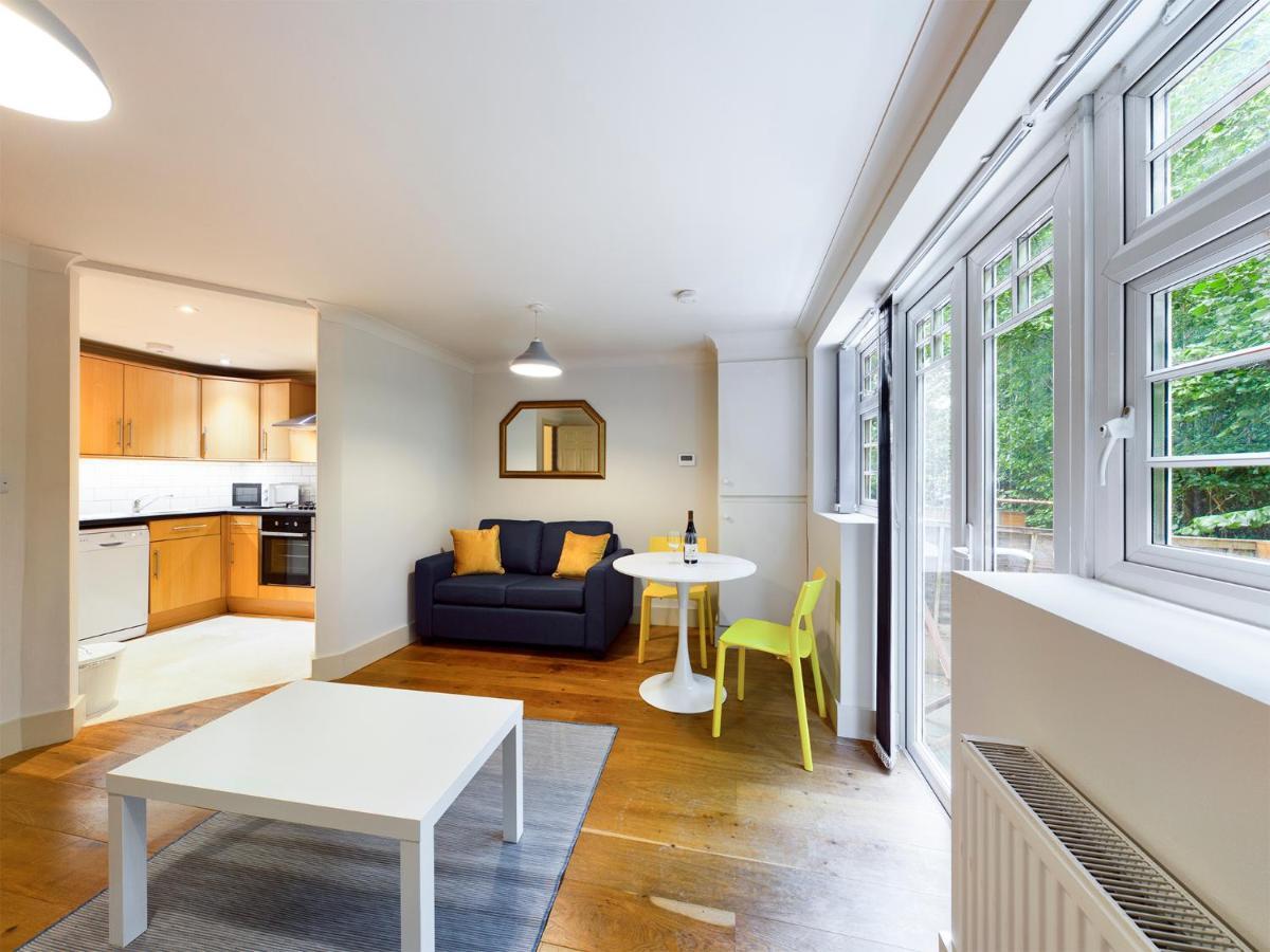 Redhill Town Centre Apartment By Livingo Экстерьер фото