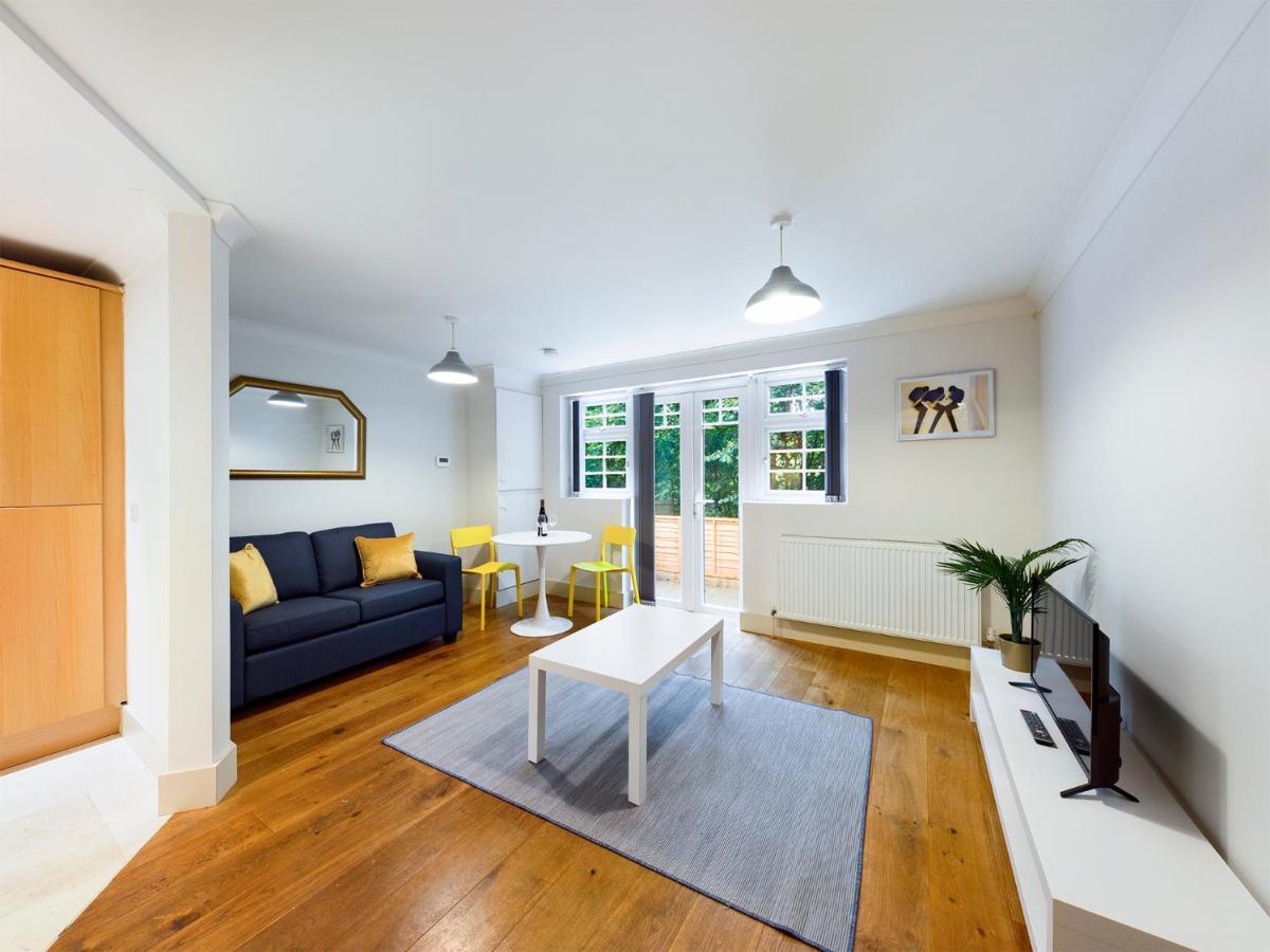 Redhill Town Centre Apartment By Livingo Экстерьер фото